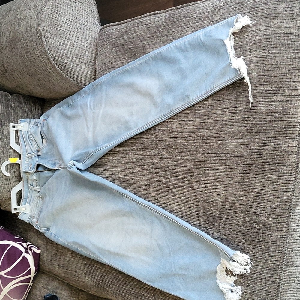 Brand new without tag American Eagle mom jeans.